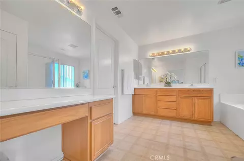 Bath - 1430 Orange Tree Ln, Upland, CA 91786 photo 6 of 9