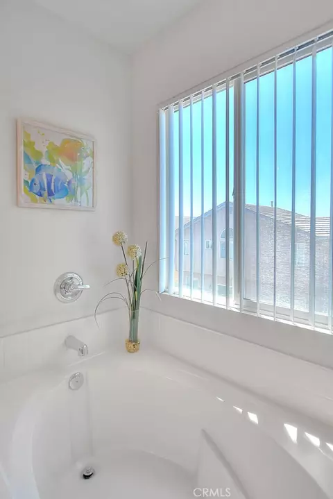 Bath - 1430 Orange Tree Ln, Upland, CA 91786 photo 9 of 9