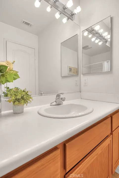 Bath - 1430 Orange Tree Ln, Upland, CA 91786 photo 5 of 9