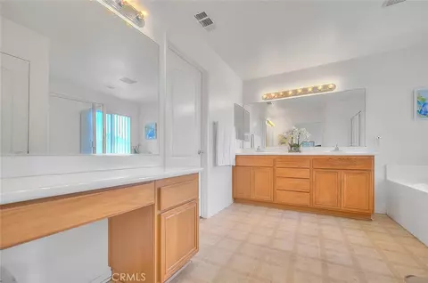 Bath - 1430 Orange Tree Ln, Upland, CA 91786 photo 6 of 9