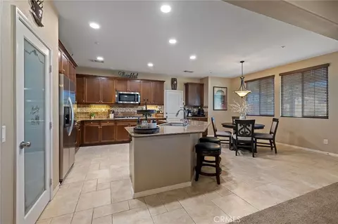 Kitchen - 4813 Sanderling Way, Fontana, CA 92336 photo 5 of 5