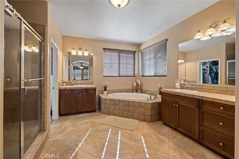 Bath - 4813 Sanderling Way, Fontana, CA 92336 photo 1 of 4