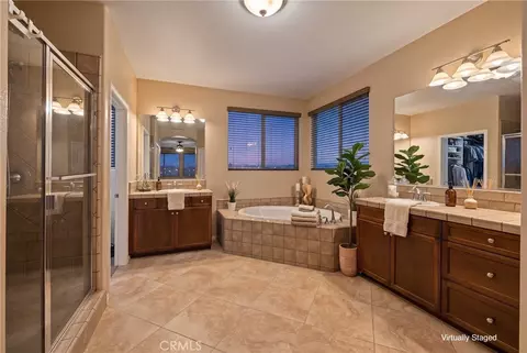 Bath - 4813 Sanderling Way, Fontana, CA 92336 photo 2 of 4