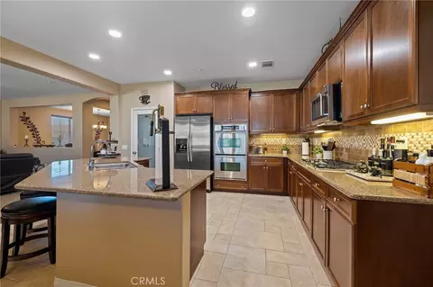 Kitchen - 4813 Sanderling Way, Fontana, CA 92336 photo 2 of 5