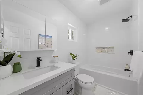 Bath - 2257 E Del Mar Blvd, Pasadena, CA 91107 photo 2 of 2