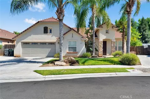 Exterior - 2579 Warner Ave, Clovis, CA 93611 photo 2 of 9