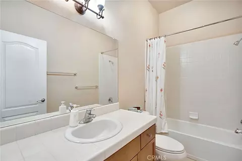 Bath - 2579 Warner Ave, Clovis, CA 93611 photo 1 of 2