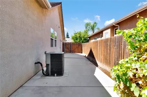 Exterior - 2579 Warner Ave, Clovis, CA 93611 photo 9 of 9