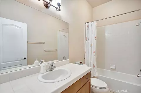 Bath - 2579 Warner Ave, Clovis, CA 93611 photo 1 of 2
