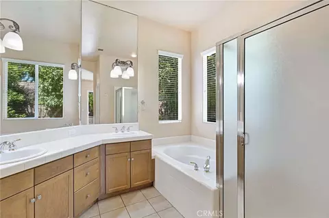 Bath - 2579 Warner Ave, Clovis, CA 93611 photo 2 of 2