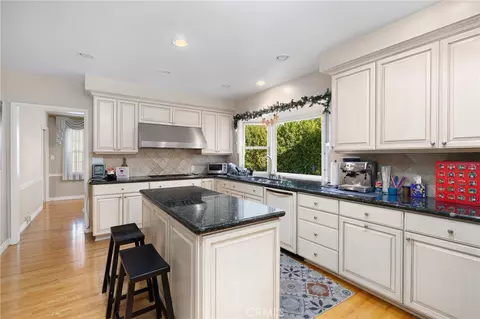 Kitchen - 2964 Lombardy, Pasadena, CA 91107 photo 3 of 5