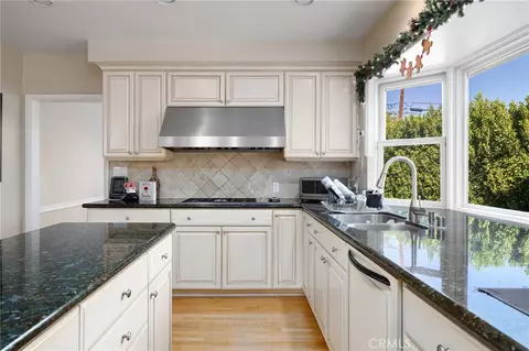 Kitchen - 2964 Lombardy, Pasadena, CA 91107 photo 5 of 5