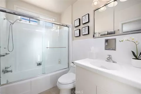 Bath - 2964 Lombardy, Pasadena, CA 91107 photo 1 of 6