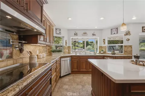 Kitchen - 753 El Vallencito, Walnut, CA 91789 photo 5 of 7