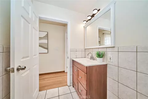 Bath - 4255 Lynd Ave, Arcadia, CA 91006 photo 2 of 5