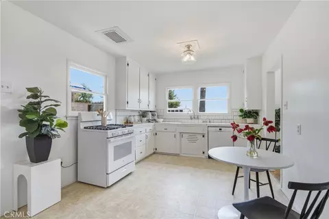Kitchen - 130 Sequoia Dr, Pasadena, CA 91105 photo 2 of 2