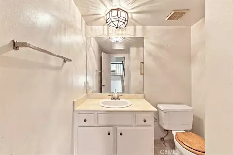 Bath - 2450 E Del Mar Blvd #17, Pasadena, CA 91107 photo 1 of 3