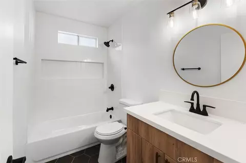 Bath - 1063 Justin Ave, Glendale, CA 91201 photo 3 of 3