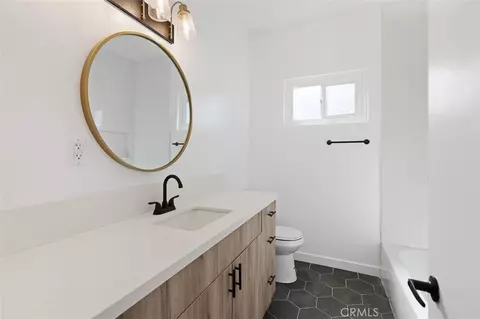 Bath - 1063 Justin Ave, Glendale, CA 91201 photo 2 of 3