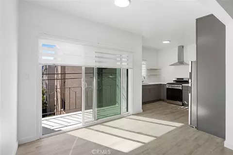 Living - 1063 Justin Ave, Glendale, CA 91201 photo 3 of 6