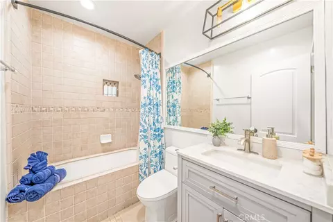 Bath - 15213 Daphne Ave, Gardena, CA 90249 photo 2 of 3