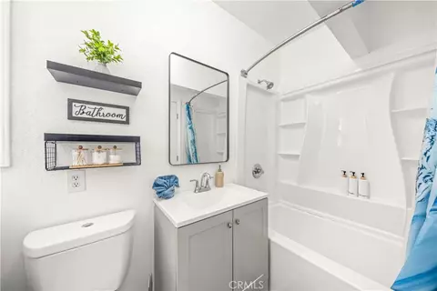 Bath - 15213 Daphne Ave, Gardena, CA 90249 photo 3 of 3