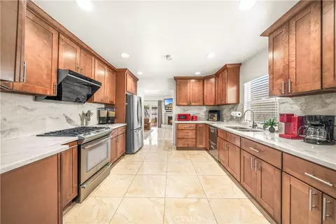 Kitchen - 15213 Daphne Ave, Gardena, CA 90249 photo 1 of 2