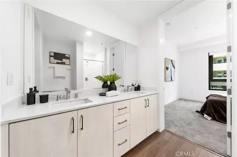Bath - 709 E Walnut St #214, Pasadena, CA 91101 photo 3 of 4
