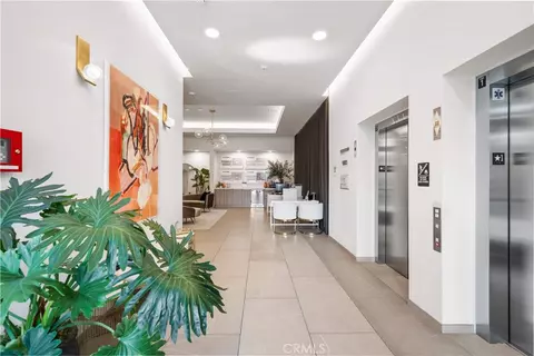 Entry Way - 709 E Walnut St #214, Pasadena, CA 91101 photo 2 of 3