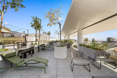 Exterior - 709 E Walnut St #214, Pasadena, CA 91101 photo 3 of 9