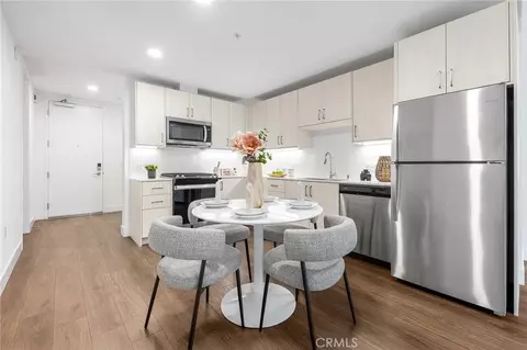 Dining - 709 E Walnut St #214, Pasadena, CA 91101 photo 2 of 4