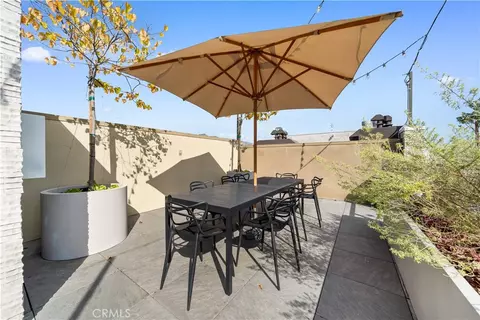 Exterior - 709 E Walnut St #214, Pasadena, CA 91101 photo 5 of 9