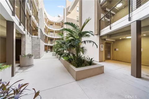 Exterior - 709 E Walnut St #214, Pasadena, CA 91101 photo 9 of 9