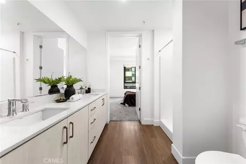 Bath - 709 E Walnut St #214, Pasadena, CA 91101 photo 2 of 4