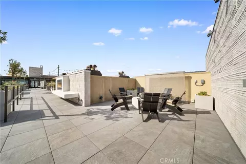Exterior - 709 E Walnut St #214, Pasadena, CA 91101 photo 6 of 9