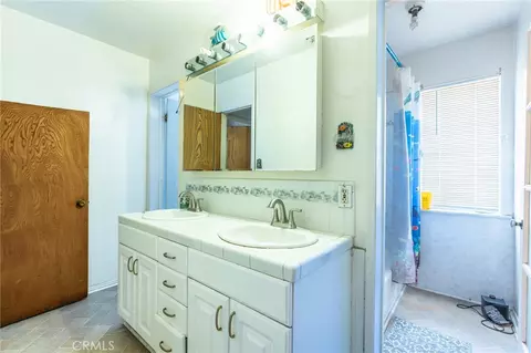 Bath - 10243 Saratoga Ave, Montclair, CA 91763 photo 1 of 3