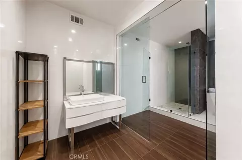 Bath - 4326 Lynd Ave, Arcadia, CA 91006 photo 3 of 9