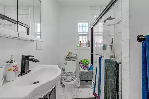 Bath - 2081 Summit, Altadena, CA 91001 photo 1 of 2
