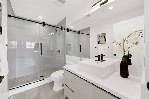 Bath - 943 E California Blvd #2, Pasadena, CA 91106 photo 2 of 3