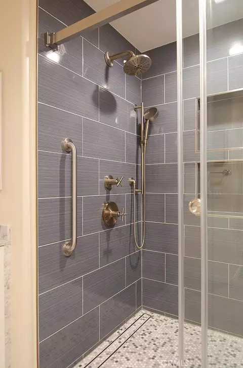 Bath - 931 E Walnut St #316, Pasadena, CA 91106 photo 5 of 5