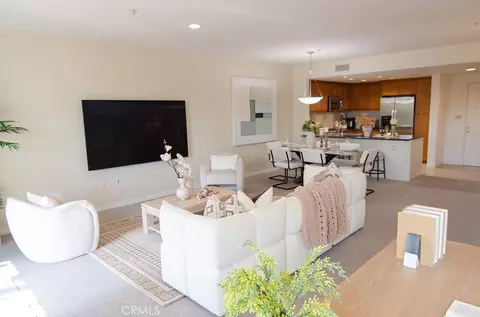 Living - 931 E Walnut St #316, Pasadena, CA 91106 photo 4 of 4
