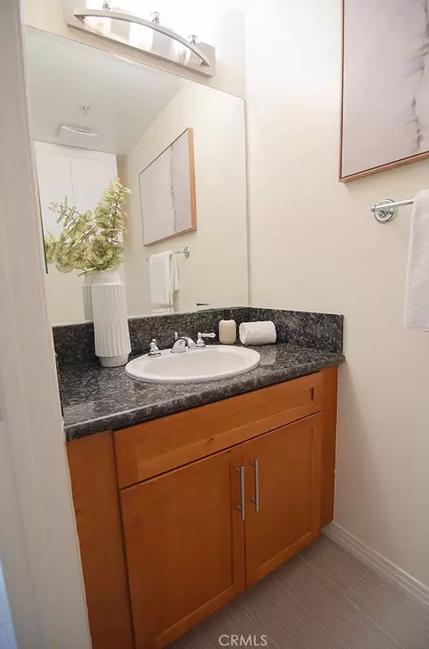 Bath - 931 E Walnut St #316, Pasadena, CA 91106 photo 4 of 5