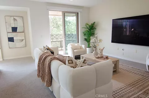 Living - 931 E Walnut St #316, Pasadena, CA 91106 photo 3 of 5