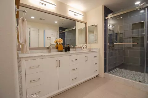 Bath - 931 E Walnut St #316, Pasadena, CA 91106 photo 1 of 5