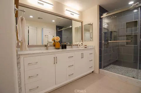 Bath - 931 E Walnut St #316, Pasadena, CA 91106 photo 1 of 5