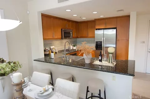 Kitchen - 931 E Walnut St #316, Pasadena, CA 91106 photo 3 of 4