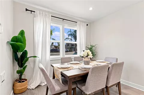Dining - 5829 E 2nd, Long Beach, CA 90803 photo 1 of 4