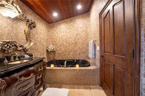Bath - 1144 Hermes, Encinitas, CA 92024 photo 6 of 16