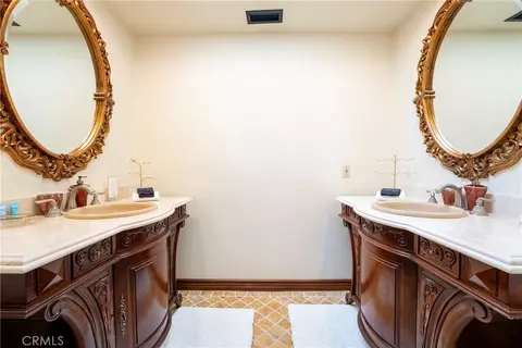 Bath - 1144 Hermes, Encinitas, CA 92024 photo 14 of 16