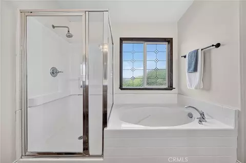 Bath - 33320 Rhine, Temecula, CA 92592 photo 3 of 7